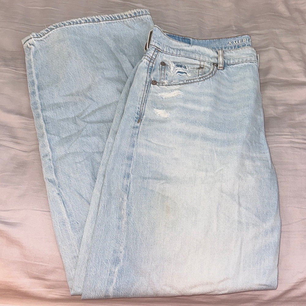 American Eagle Light Wash Distressed Jeans